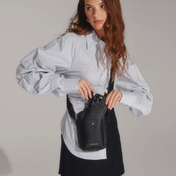 BRAND NEW BANDOLIER BLACK PEBBLED LEATHER CROSSBODY BAG - VERSATILE & ADORABLE! - Picture 3 of 10